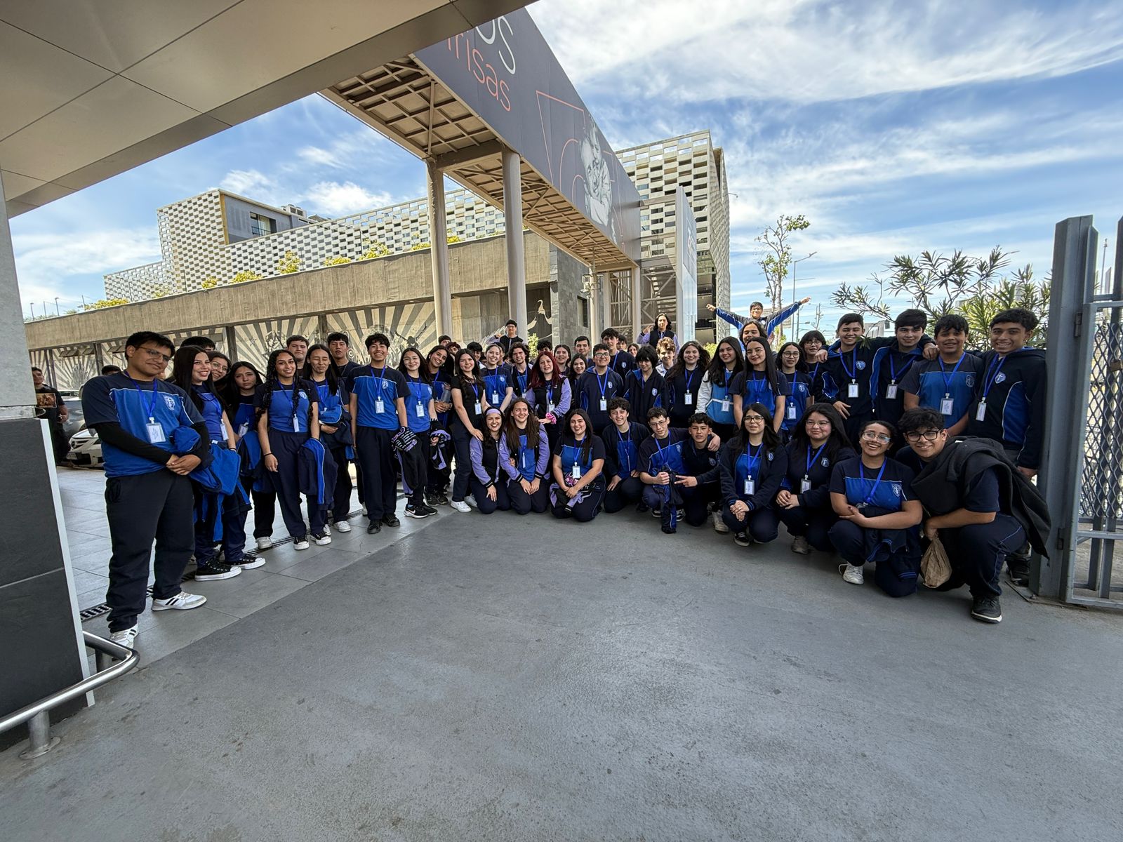 Estudiantes destacados en Ciencias visitan la exposición “Bodies: Cuerpos Humanos Reales”