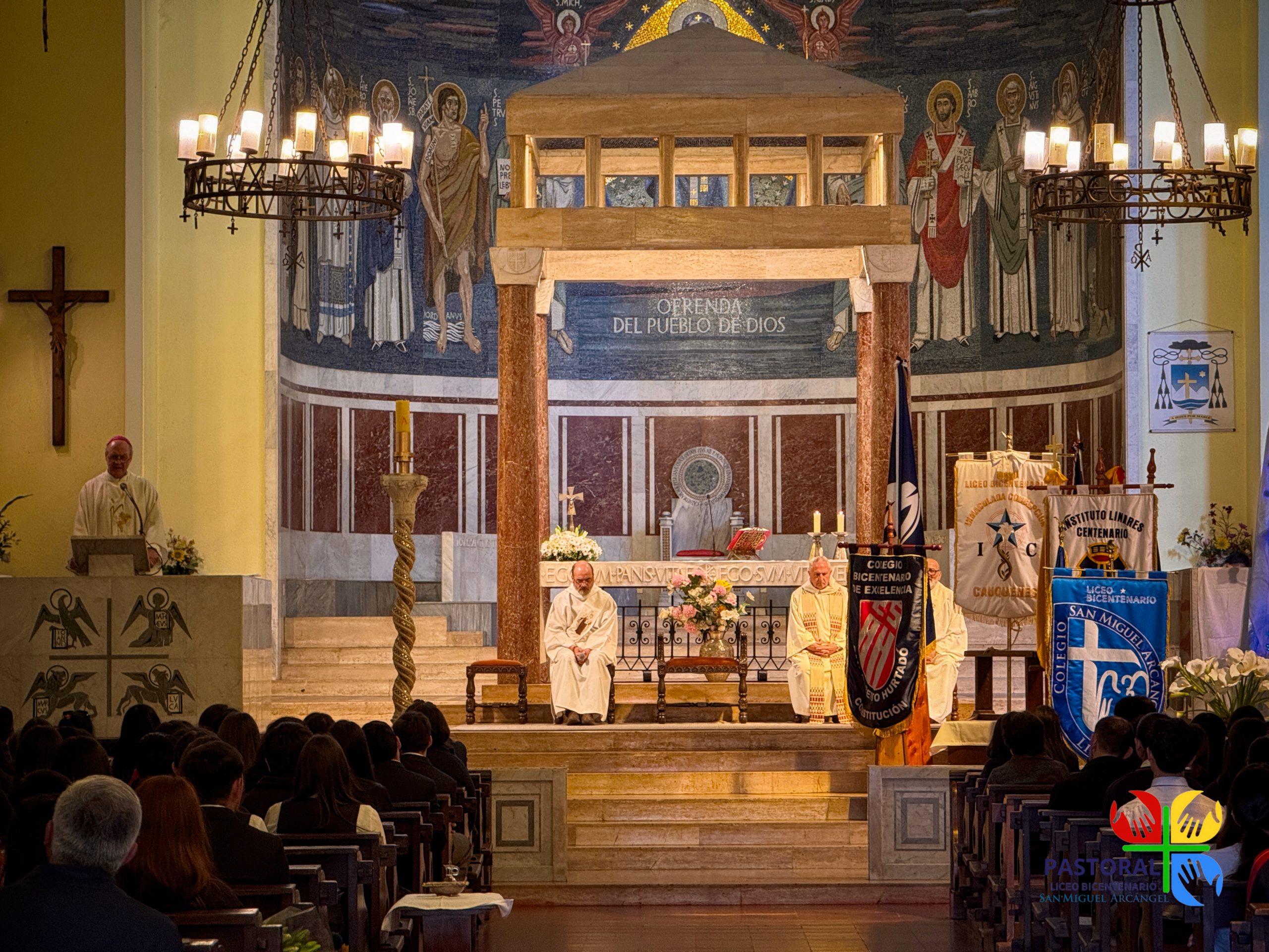 Eucaristía de Inicio del Mes de María 