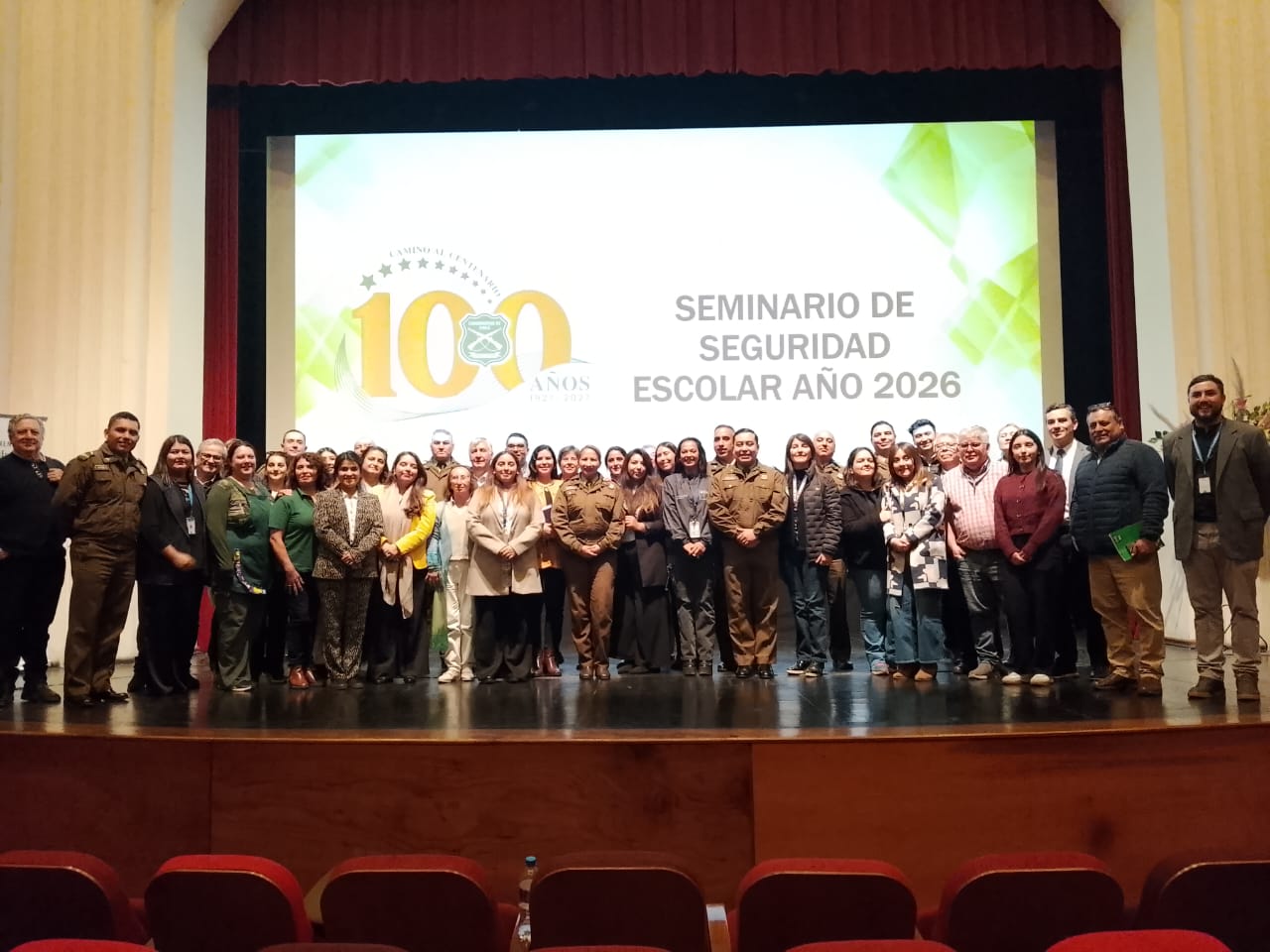 Liceo Bicentenario San Miguel Arcángel participa en seminario de seguridad organizado por Carabineros en Linares